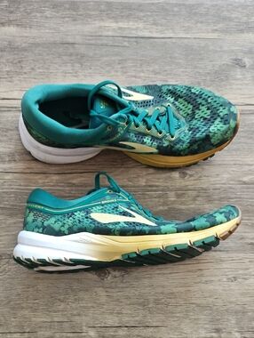 Brooks Launch 5 St. Patrick's Day Running Shoes. Size 8